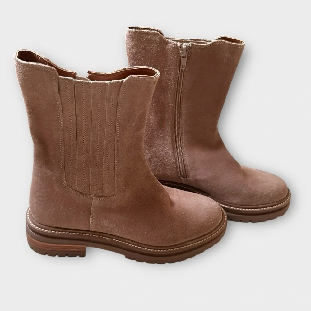 Seychelles “Cover Me Up” Chelsea Boot (Taupe Suede) – Size 7 NWOB